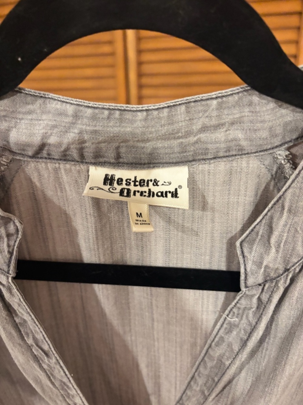 Hester and Orchard Gray Tencel Chambray Button Up Frayed
Hem Top Blouse, Size M - Picture 3 of 9